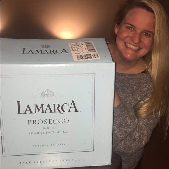 Meet your Posher, Danielle - Picture 2 of 4